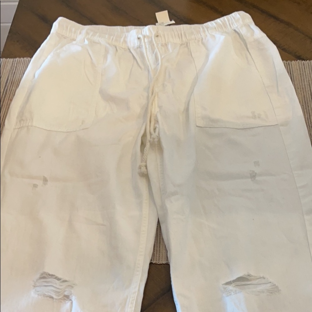 Women’s white linen pants